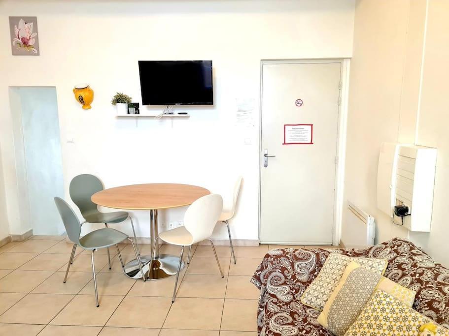 Appartement 4 Voyageurs Avec Terrasse - Wifi Carcassonne Luaran gambar
